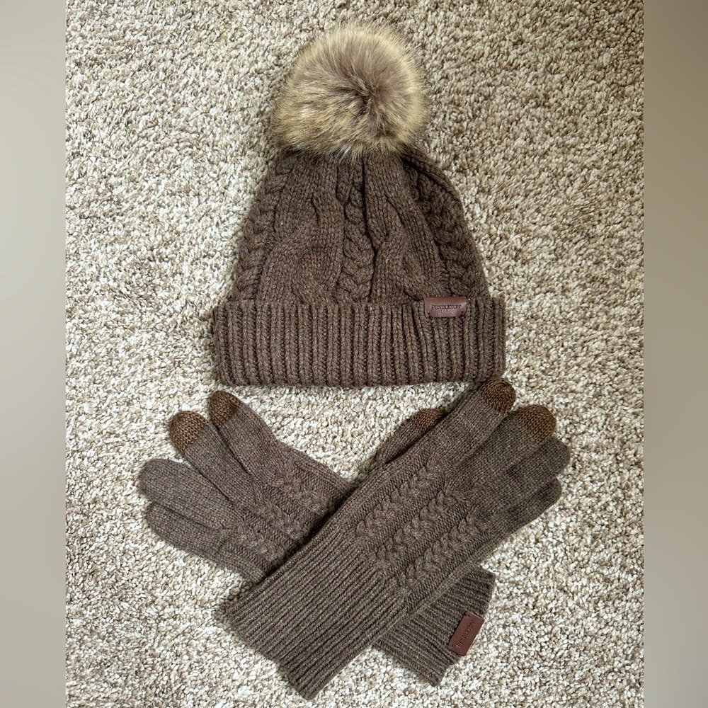 Pendleton Tan Cableknit Lambswool Hat & Gloves w/ Faux Fur Trim
